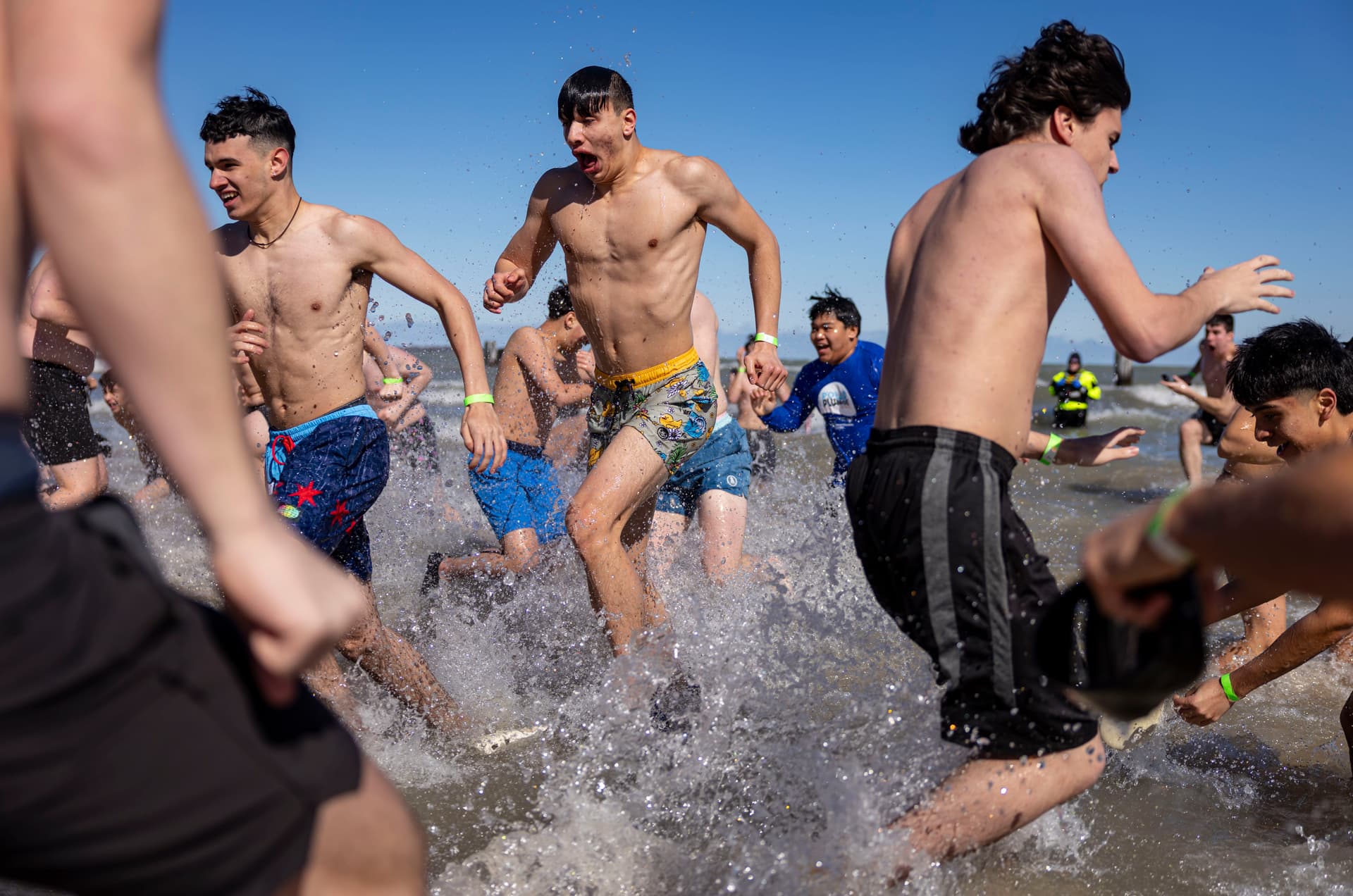 4,300 Take Polar Plunge into Freezing Lake Michigan for Special Olympics Illinois