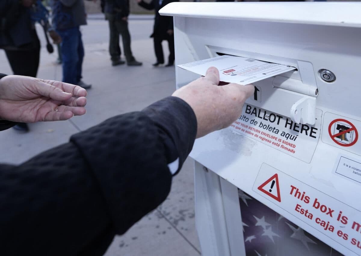 Béchamps, Collins win Lone Tree council seats in close election