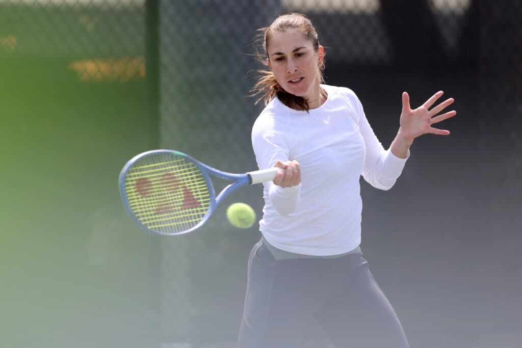 Bencic Survives Tiebreak, Advances at Charleston Open in Three Sets