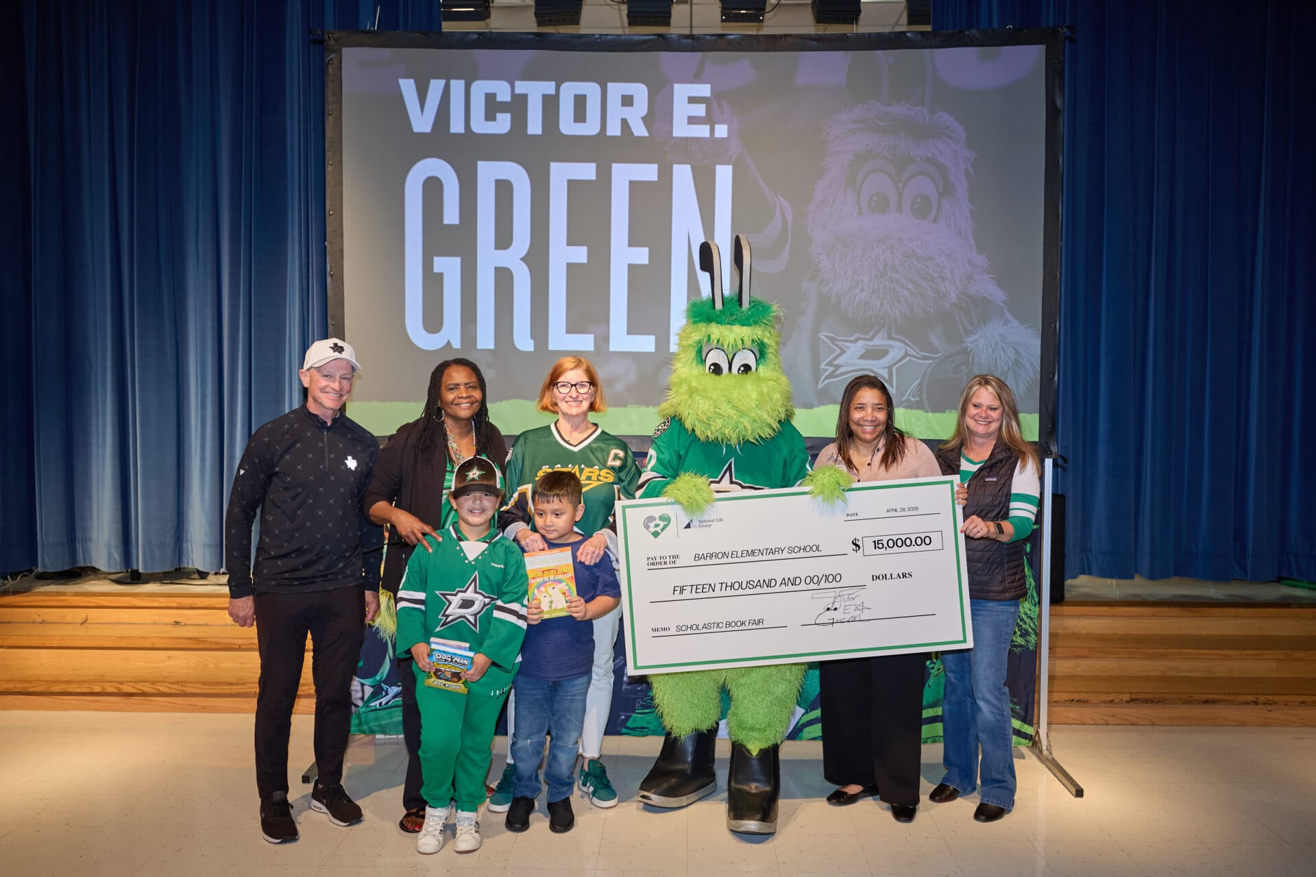 Dallas Stars Foundation brings books, fines relief to Plano elementary school