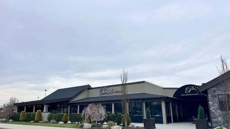 Patrizia’s opens Westbury flagship, Long Island’s largest Italian dining room