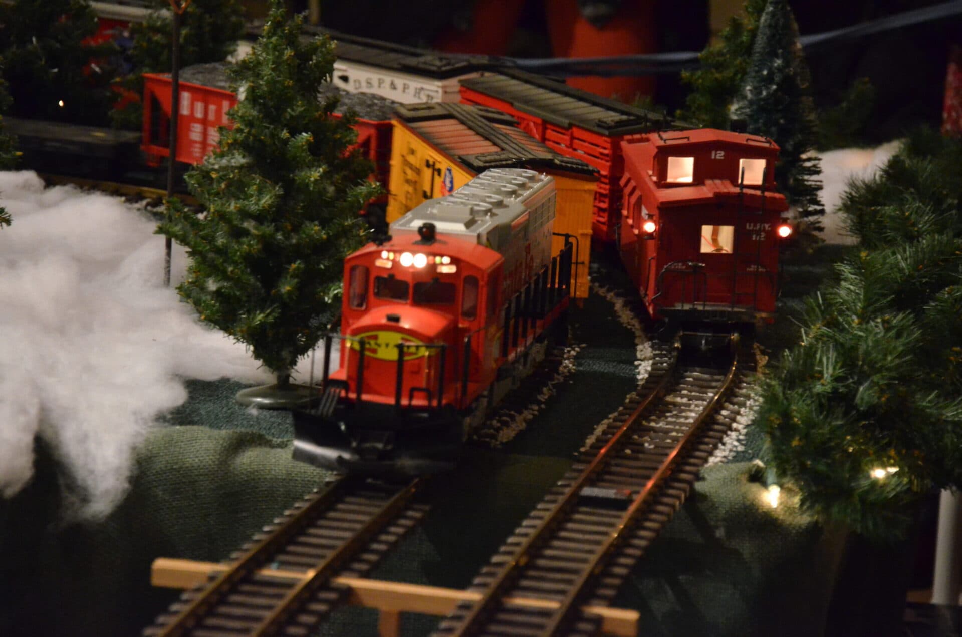 Holiday Express Train Show Wows Fairfield Visitors with Spectacular Displays
