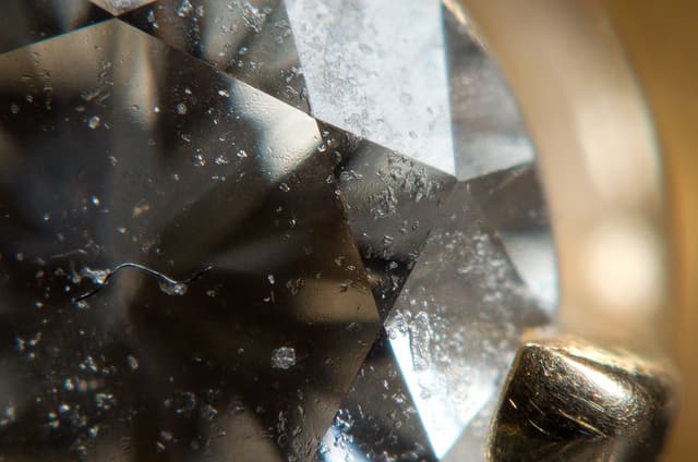 How Gemstone Hardness, Toughness and Settings Affect Everyday Wear