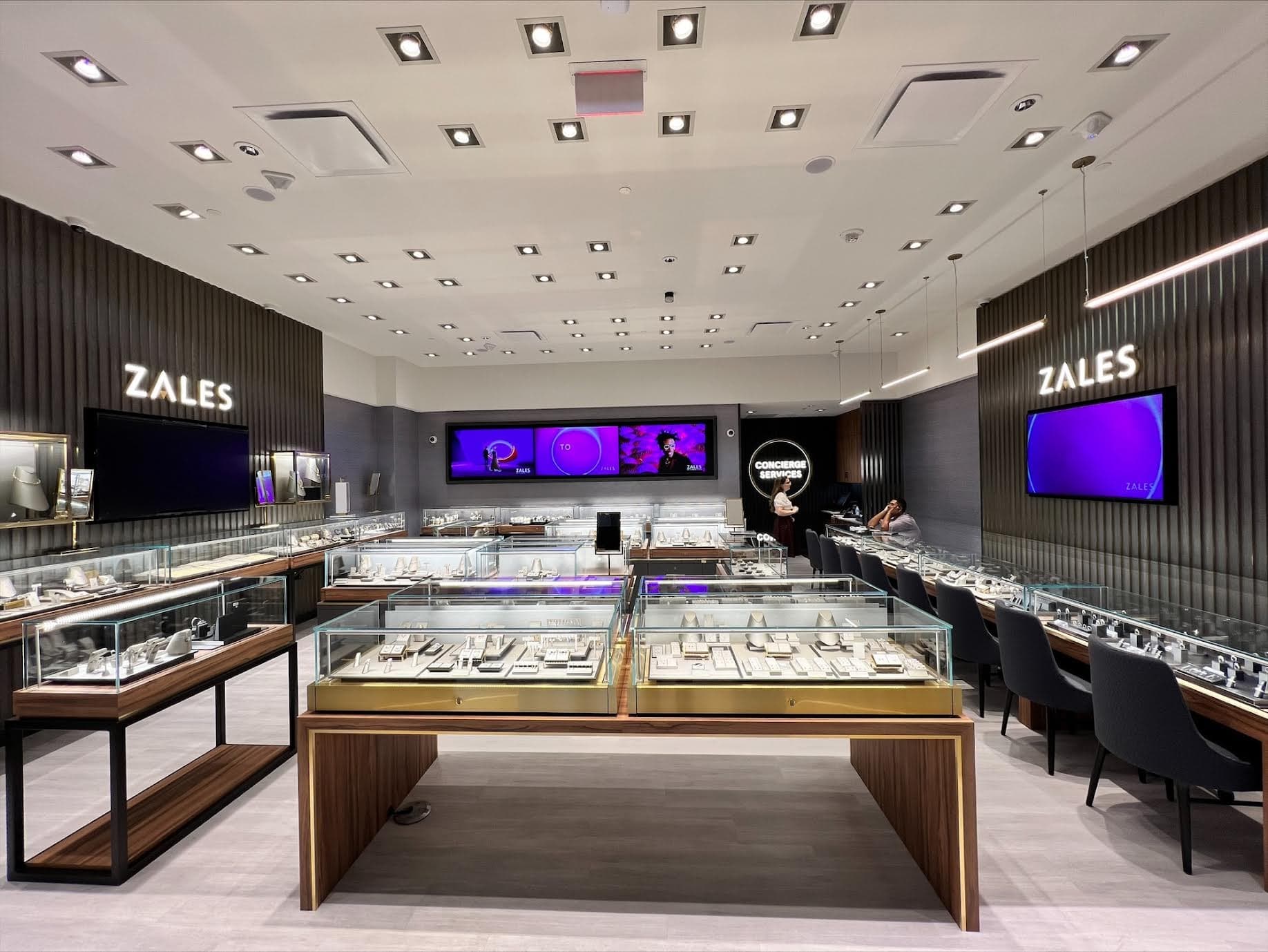 Strategist tests mall-brand fine jewelry for everyday minimalist wear