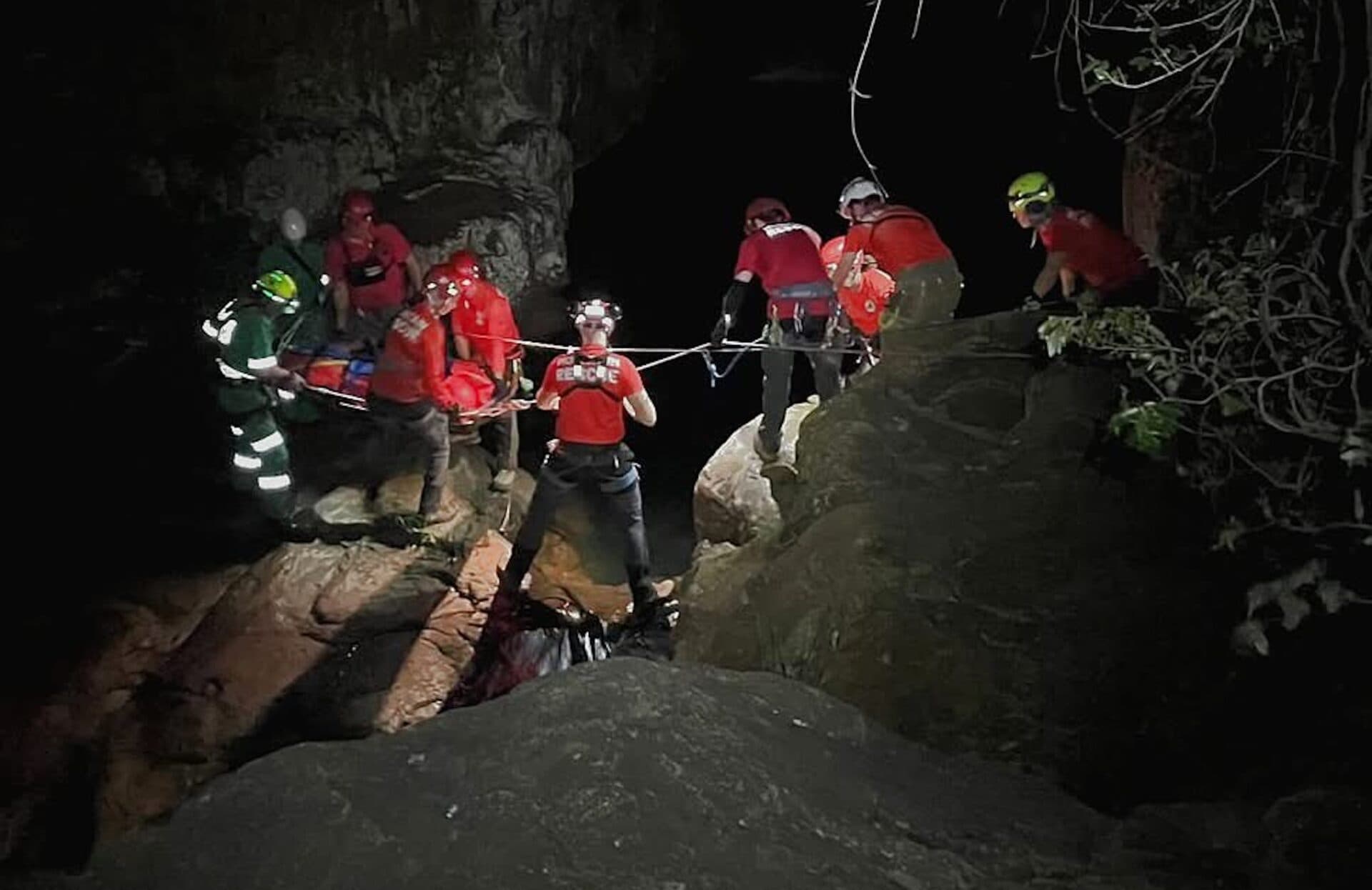 Kaua‘i Fire Department 35th Recruit Class Rescues Injured Hiker at Secret Falls