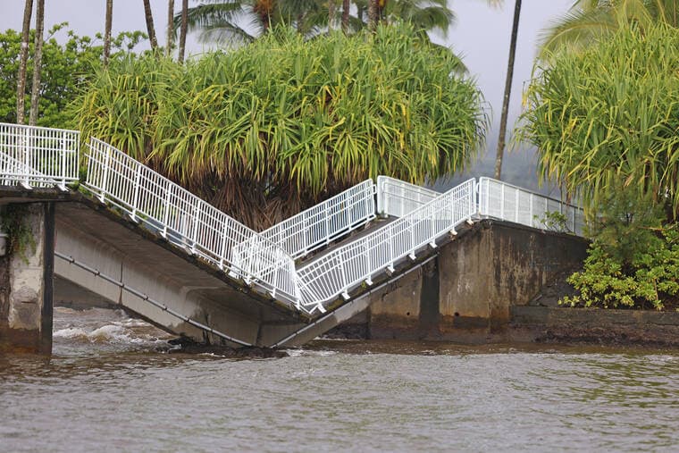 Coconut Island bridge collapse cuts off access to Hilo refuge