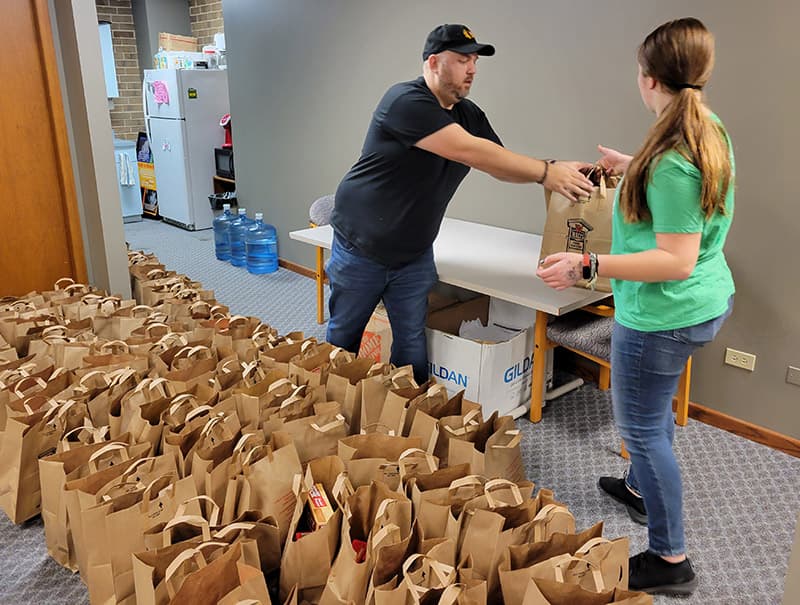 Council Vice Chair Organizes Thanksgiving Aid for Over 1,000 Families