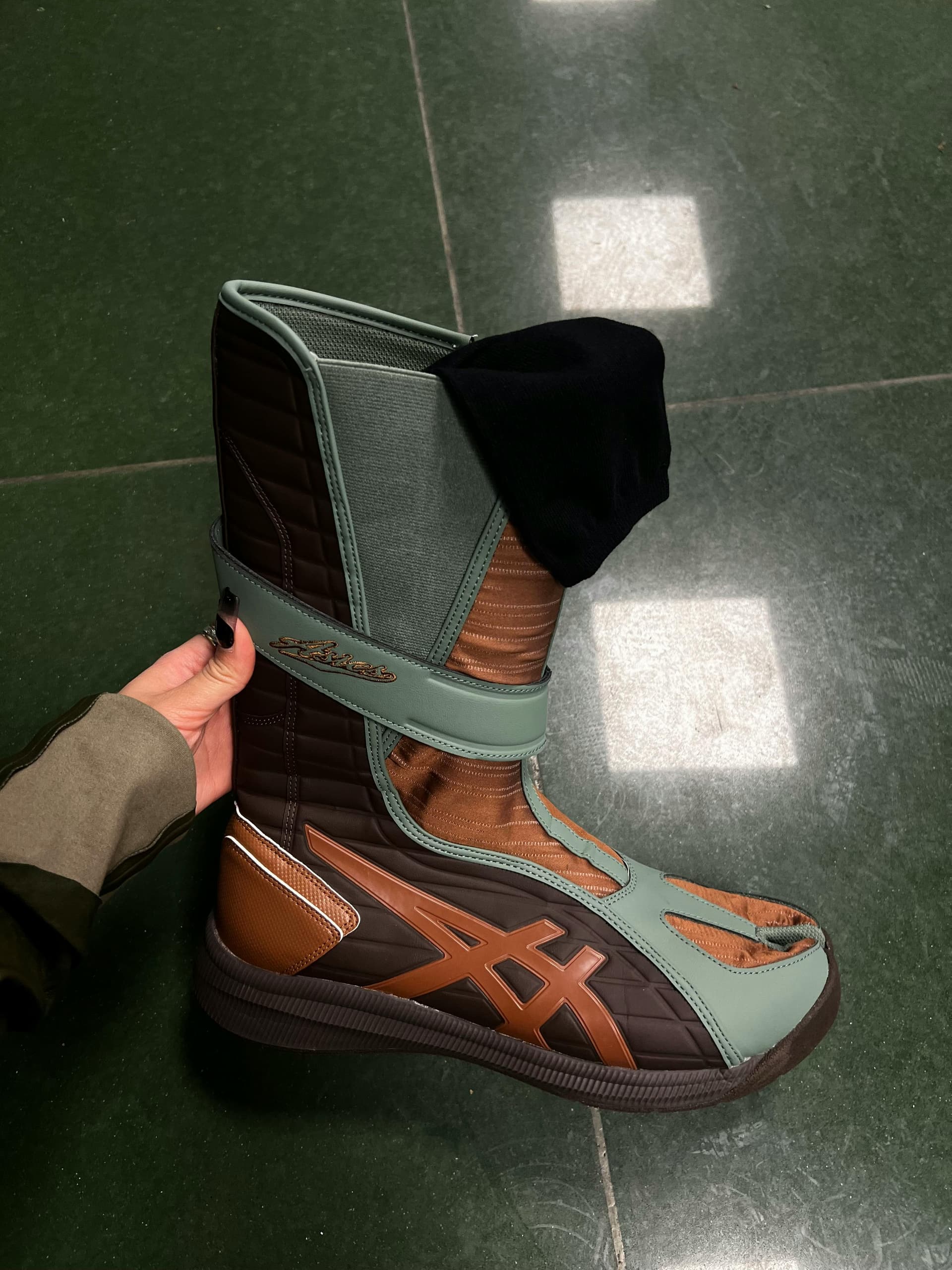 Kiko Kostadinov x ASICS ILARGI FF Split-Toe Sneaker Arrives at $230