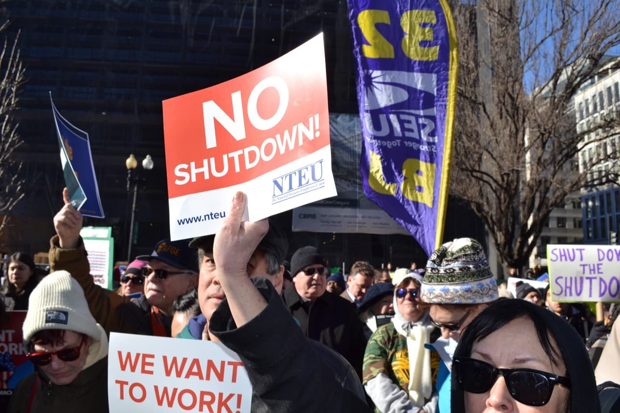 Furloughed Federal Workers Face Uncertain Back Pay Amid Trump’s Job Claim