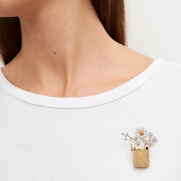 Yvonne Léon turns bouquets into custom jewelry for Valentine’s Day