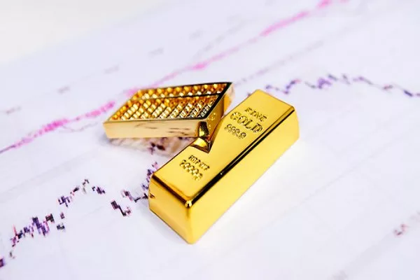 Gold Climbs to One Week High as Fed Signals Possible December Cut
