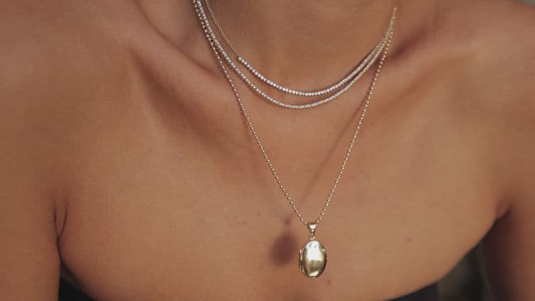 Zoe Lev Leads Travel-Friendly Fine Jewelry with Durable 14k Gold Pieces