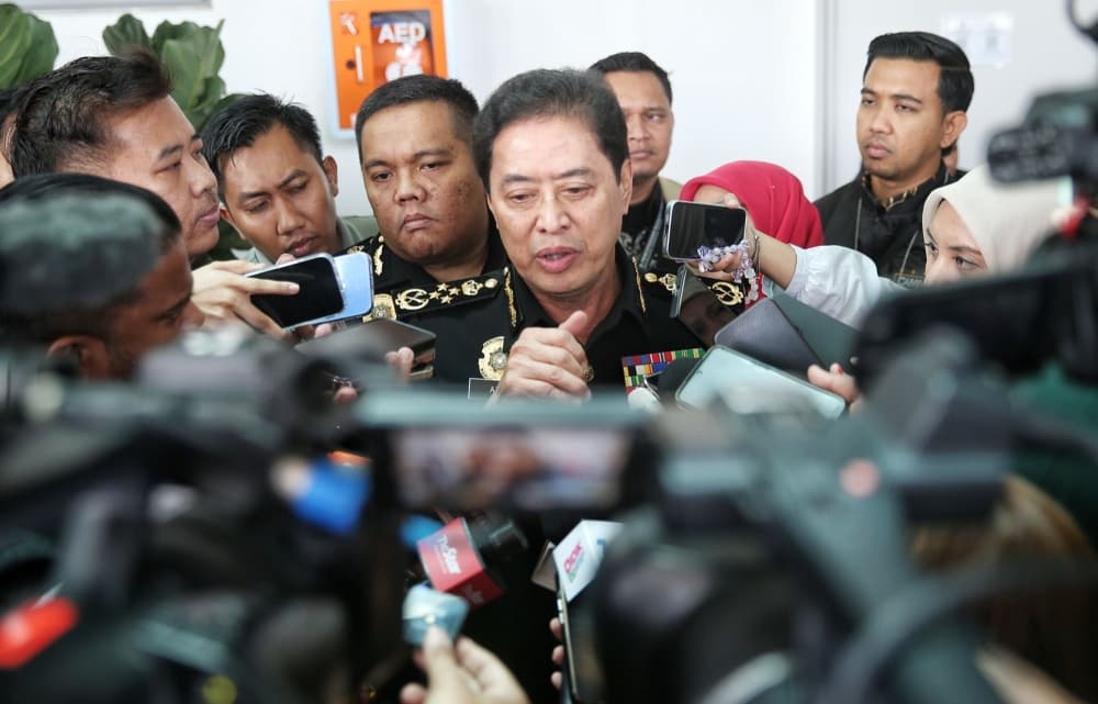 MACC Chief Refuses to Address Bloomberg Report on Shareholdings and Alleged Interference