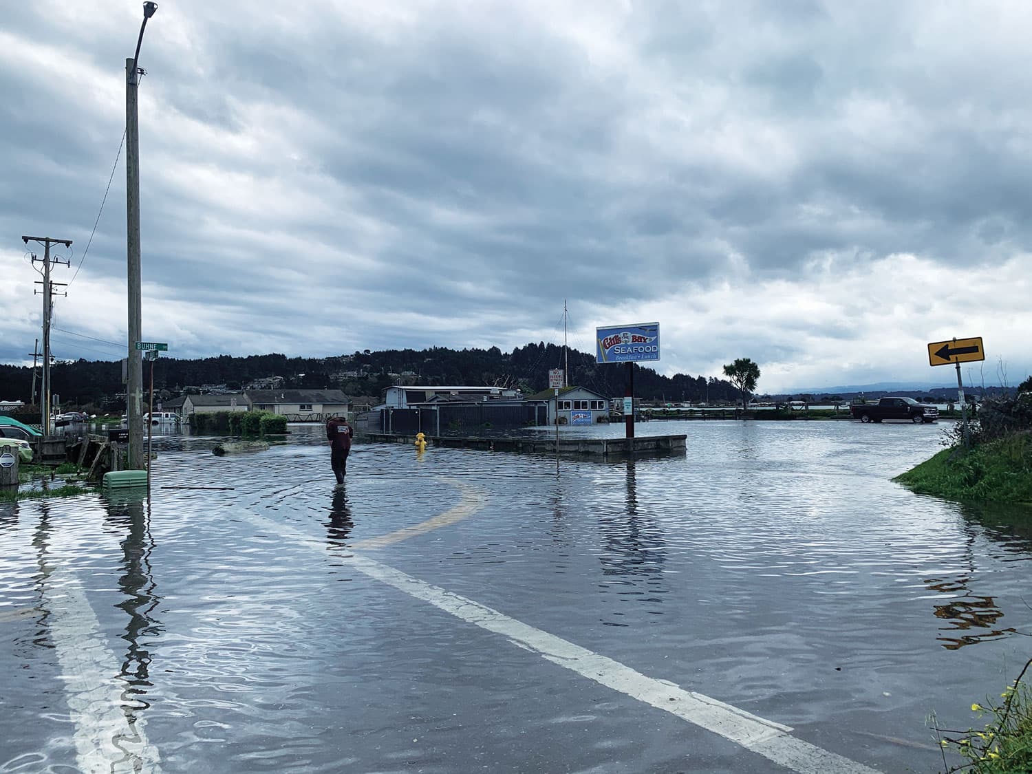Gill’s by the Bay Flooded by King Tide, Owner Prepares