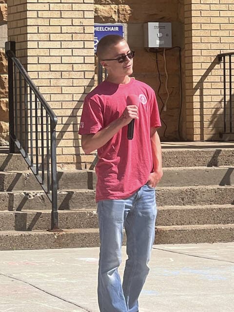 Adams County students rally for drug-free clubs at courthouse