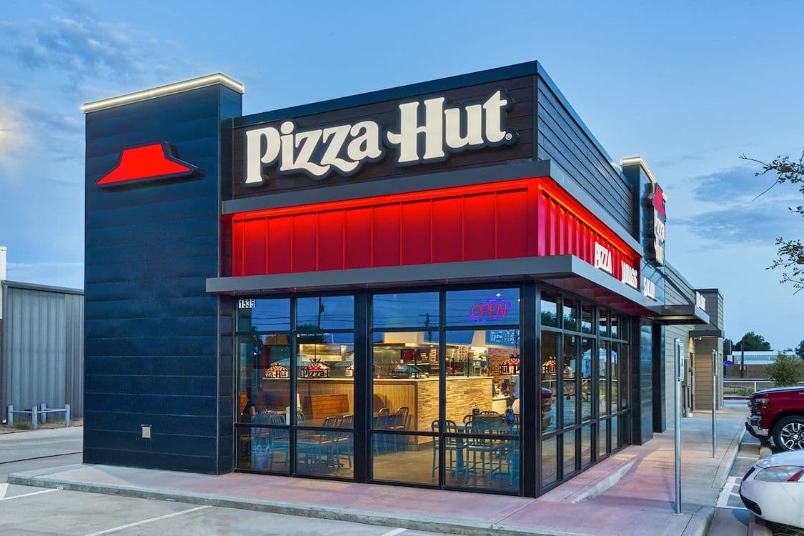 Pizza Hut Workers Share Wide Saturday Sales Swings and Staffing Strains