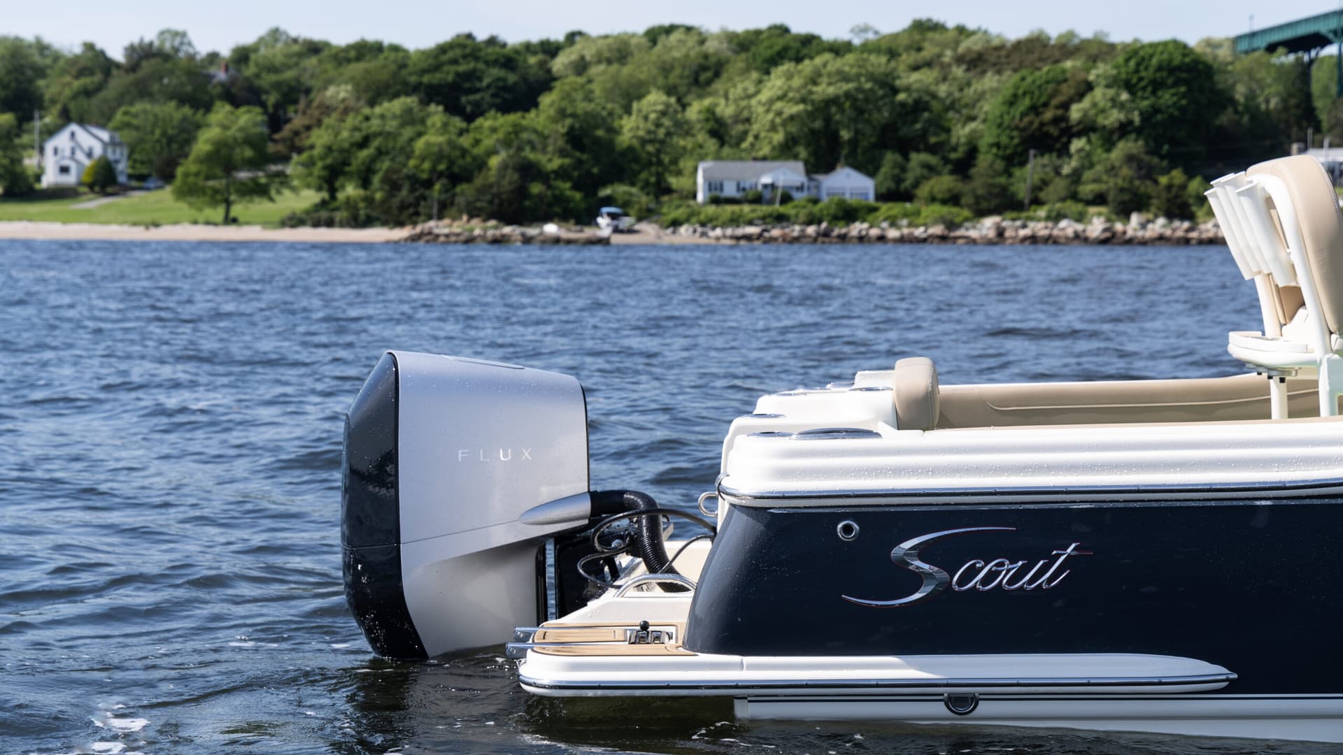 Flux Marine debuts 115 HP electric outboard in Miami with repower-focused tweaks