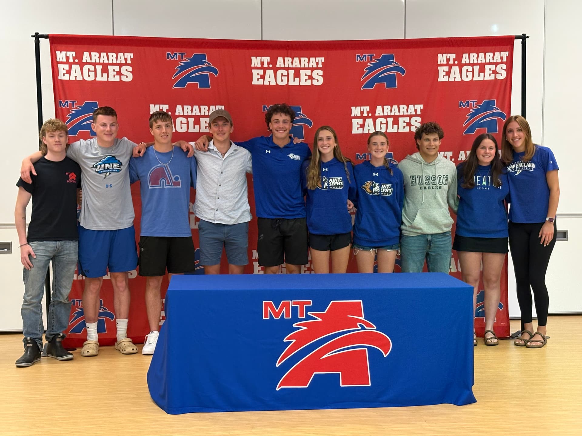 Mt. Ararat celebrates 10 seniors headed to college athletics
