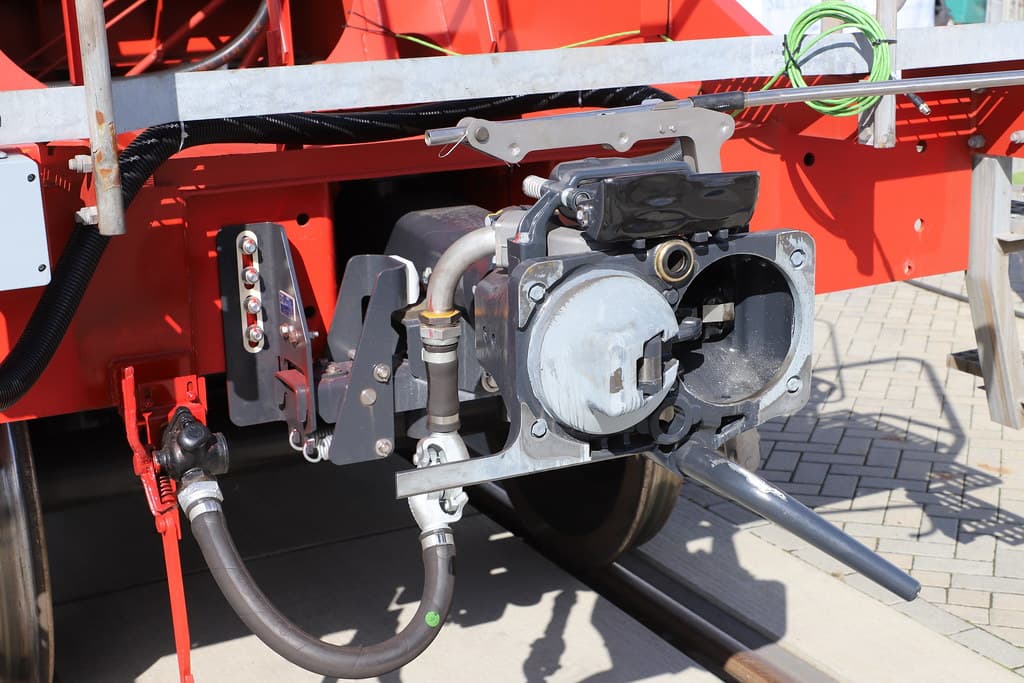 Europe's First Hybrid Digital Coupler Test Links Legacy and Modern Freight Wagons