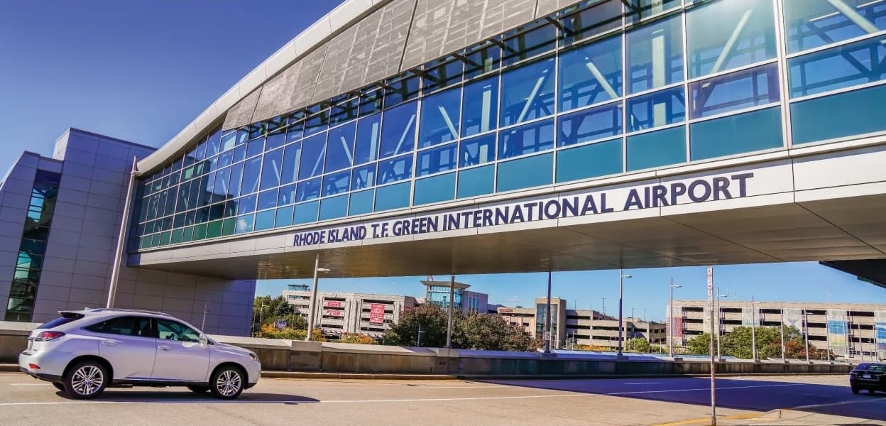Airport food workers strike for higher pay in Rhode Island