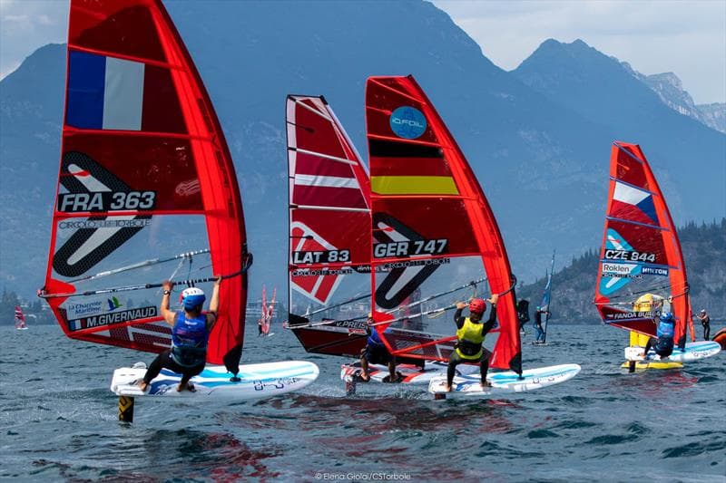 Finn Brüll wins iQFOiL Youth title after dramatic Medal Series finish