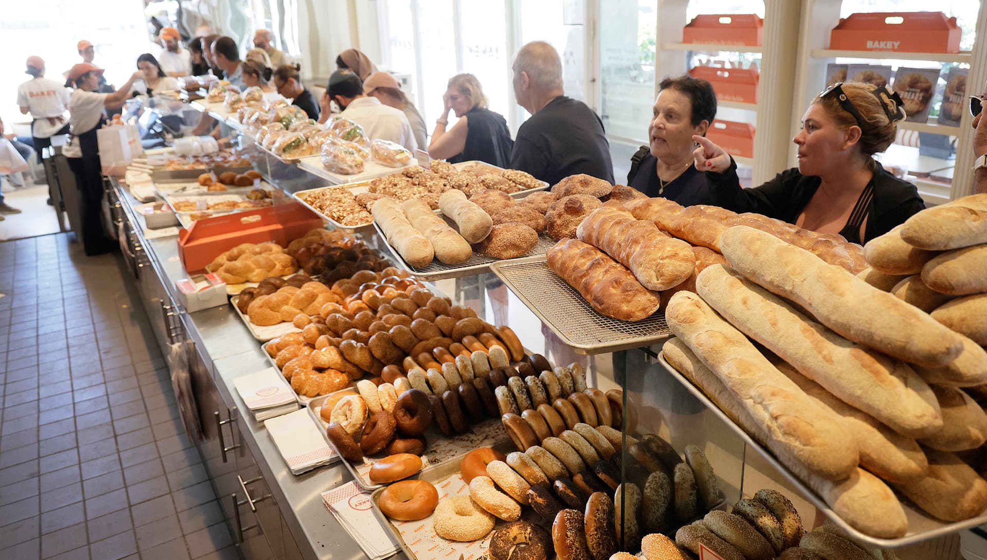 Bakey opens in Hallandale Beach, drawing crowds for babka