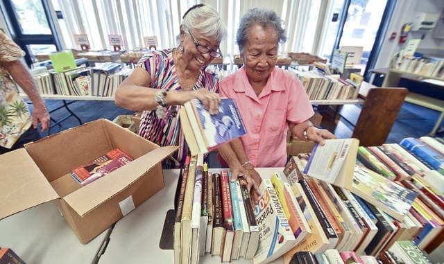 Community Book Sale Boosts Līhuʻe Library Programs and Services