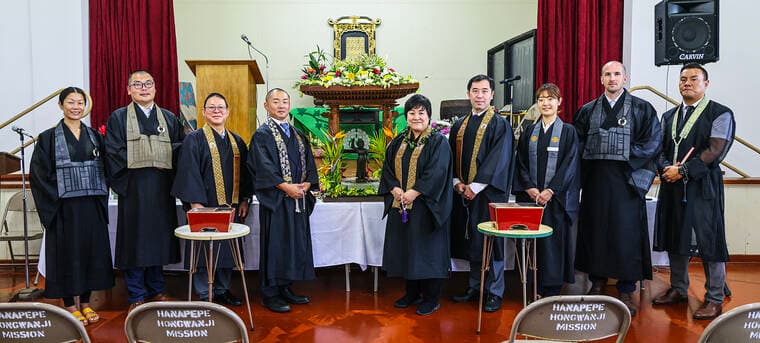 Kauai Buddhists celebrate Hanamatsuri at Hanapepe temple amid gentle rain