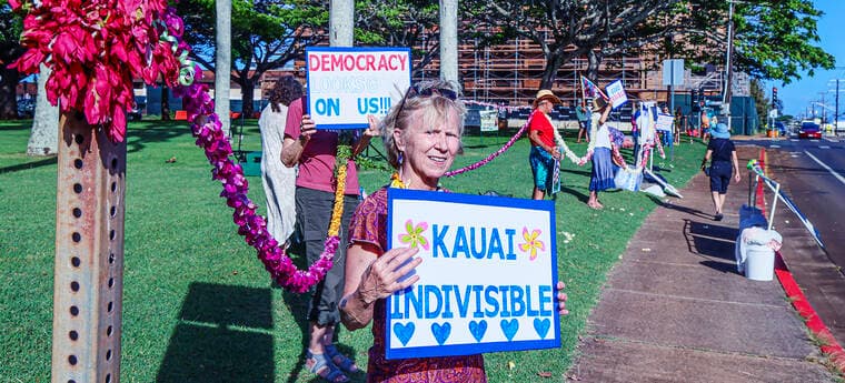 Kauai workers’ day gathering blends lei making, local activism in Lihue