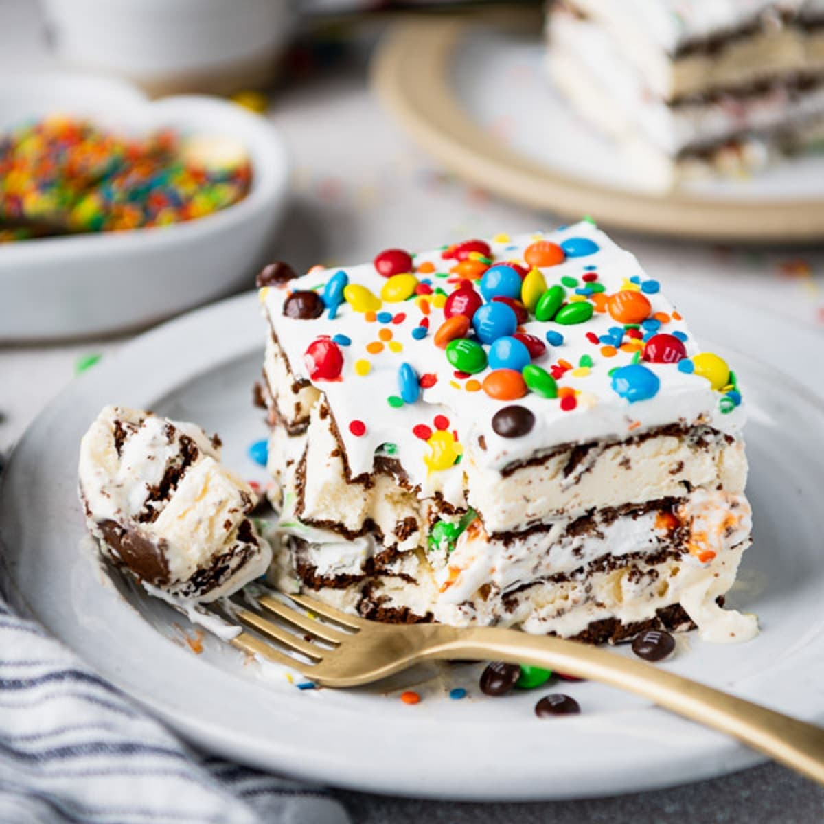 Ice Cream Sandwich Cake Brings Nostalgia to Pittsburgh Tables