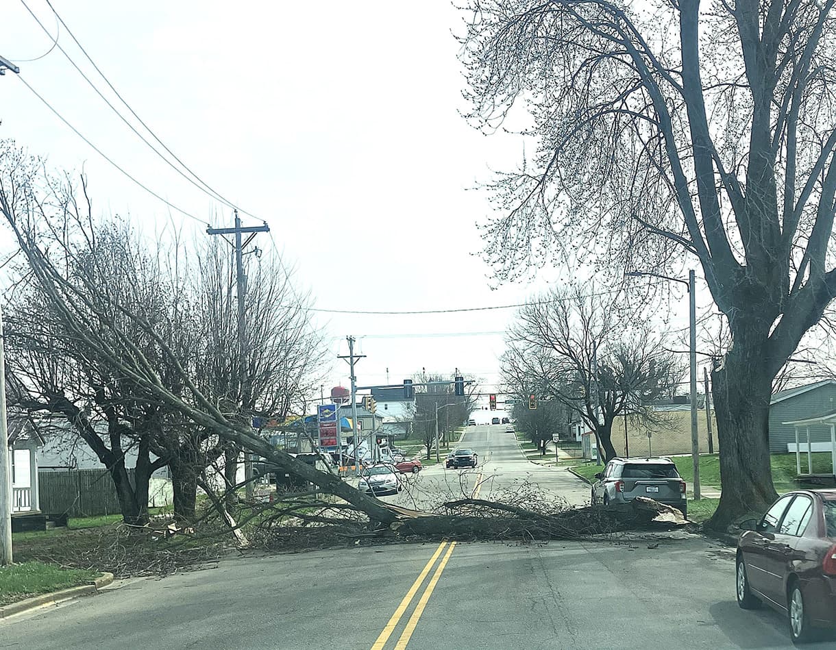 Strong Winds Knock Out Power Across Vinton, Jackson Counties in Mid-March Storm