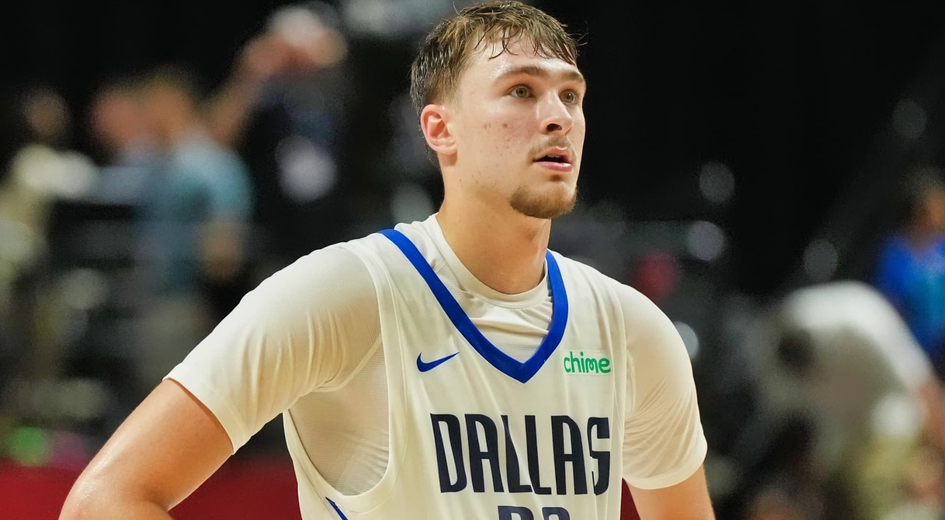 Flagg Sparks Mavericks, Thompson Closes Game to Beat Clippers