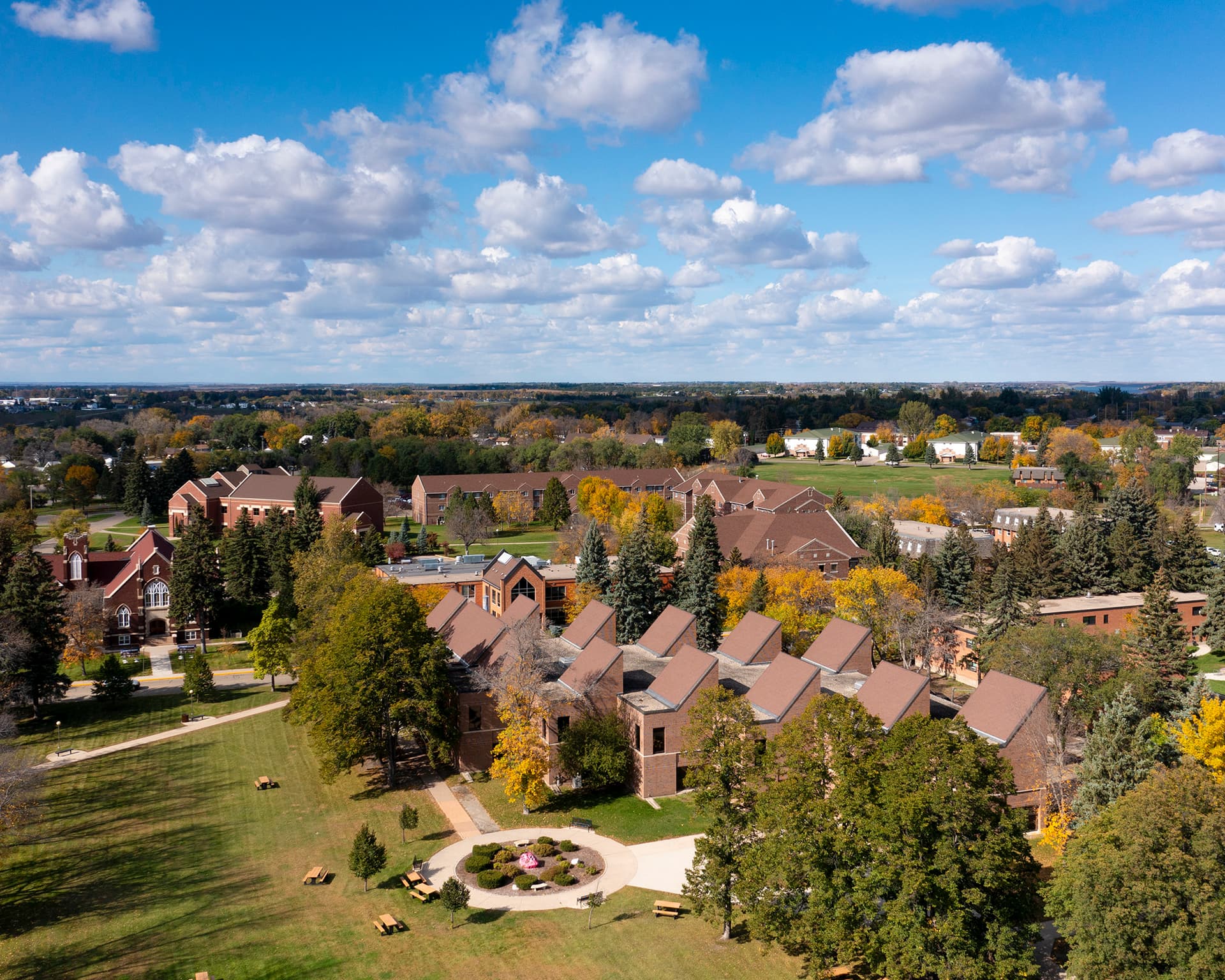 421 Students Named to University of Jamestown Dean's List