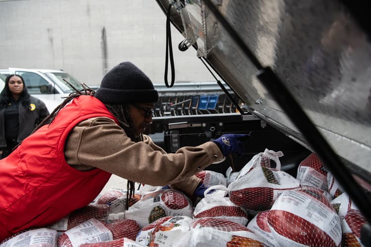 UMB, Medical Center Distribute More Than 1,600 Turkeys Across West Baltimore