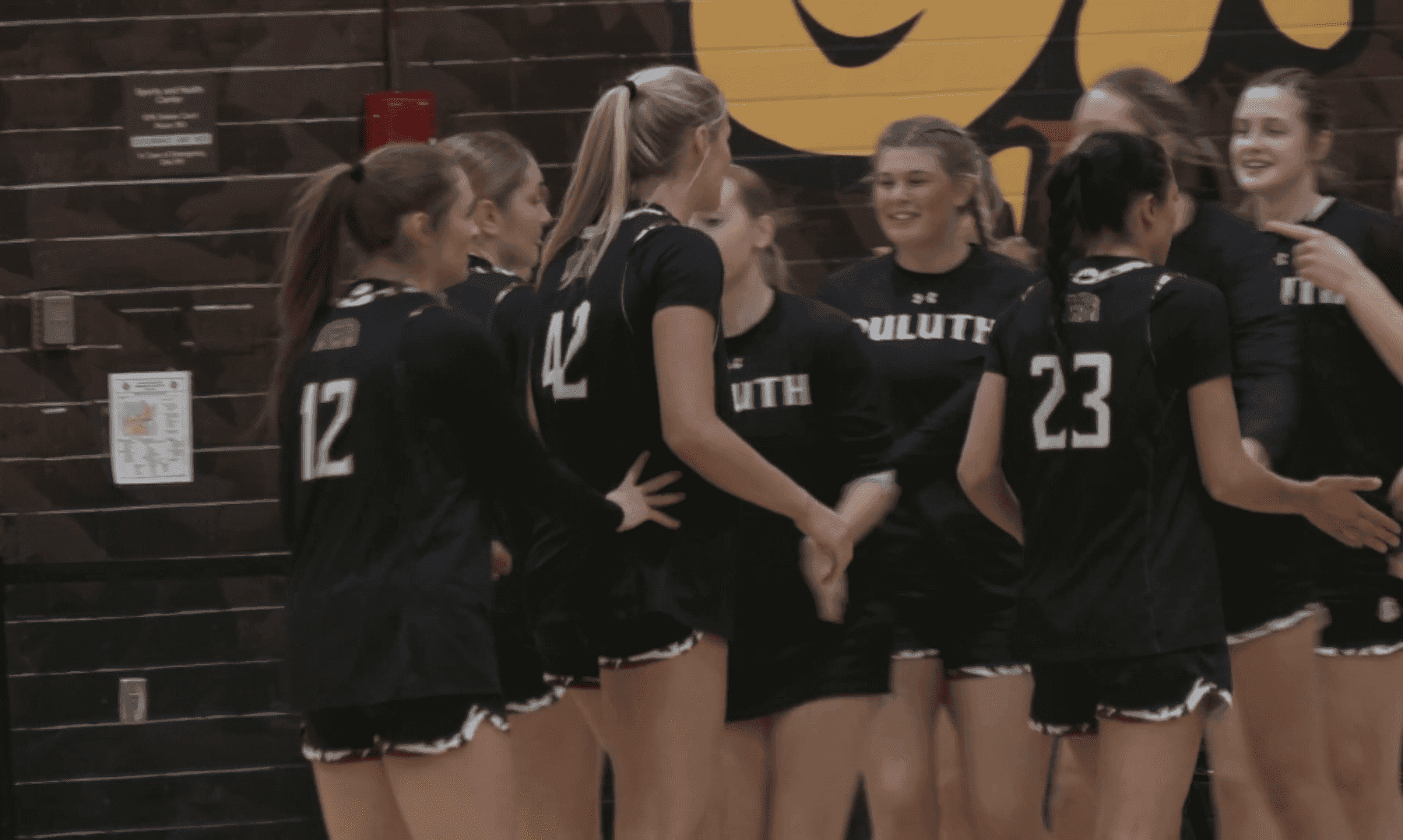 UMD Women's Basketball Upsets No. 2 Concordia-St. Paul, Reaches Elite Eight