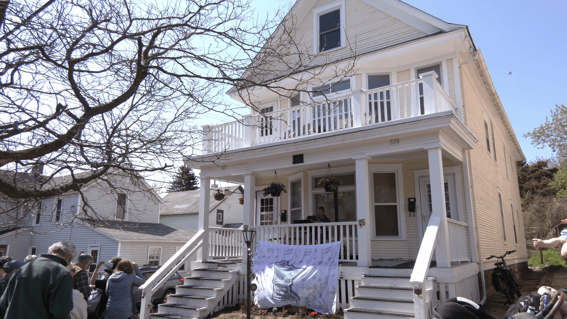 Duluth celebrates Bob Dylan’s 85th birthday with porch party