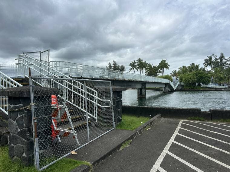 County weighs one review for Moku‘ola bridge fix, replacement plan