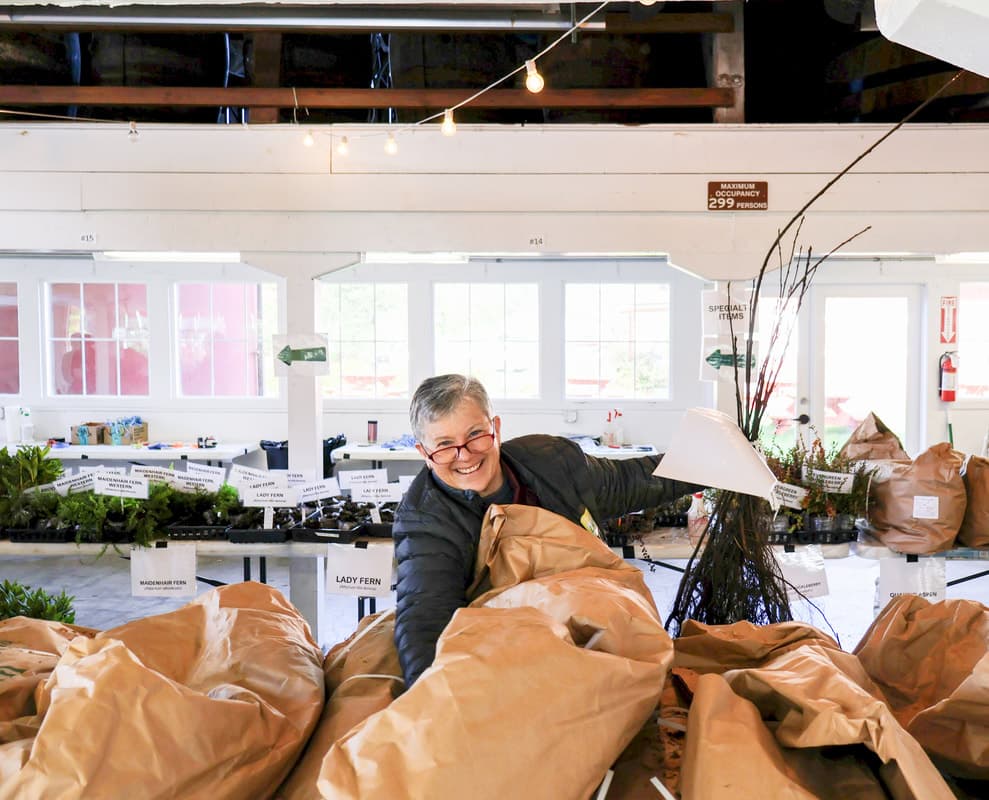 Whidbey Island Conservation District Distributes Native Bare-Root Plants at Greenbank Farm