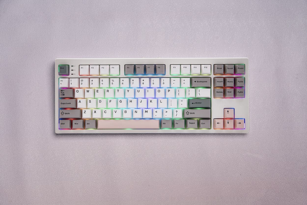 Budget Epomaker TH87 TKL Delivers Surprising Typing and Long Battery Life