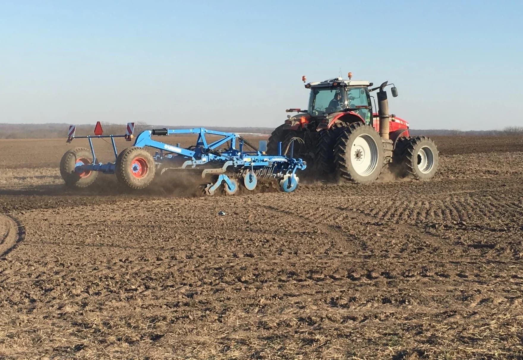 U.S. jobs beat expectations as Wisconsin farmers face rising costs