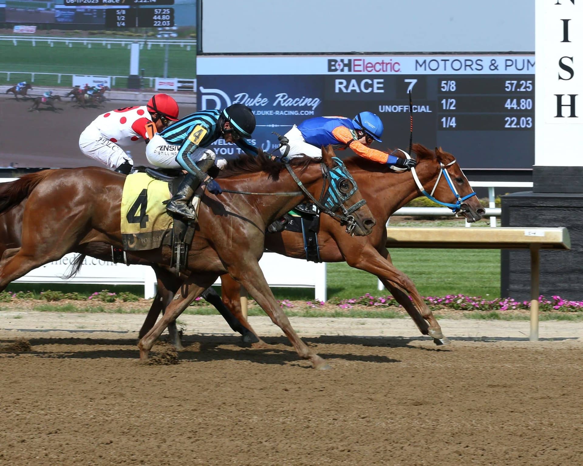 Hot Middles powers to Corningstone Handicap win at Horseshoe Indianapolis