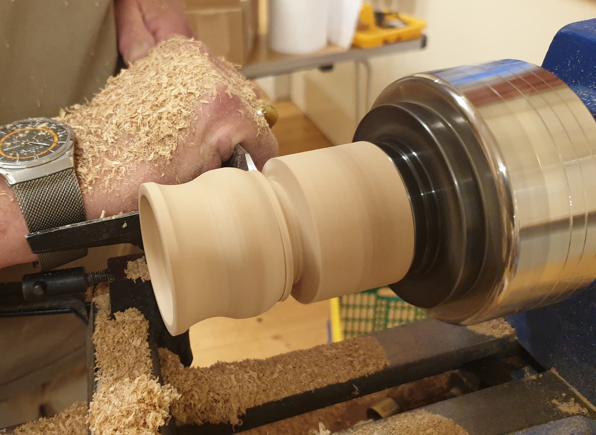 Offchurch Woodturners learn hollow-vessel shaping in Nick's oak demo
