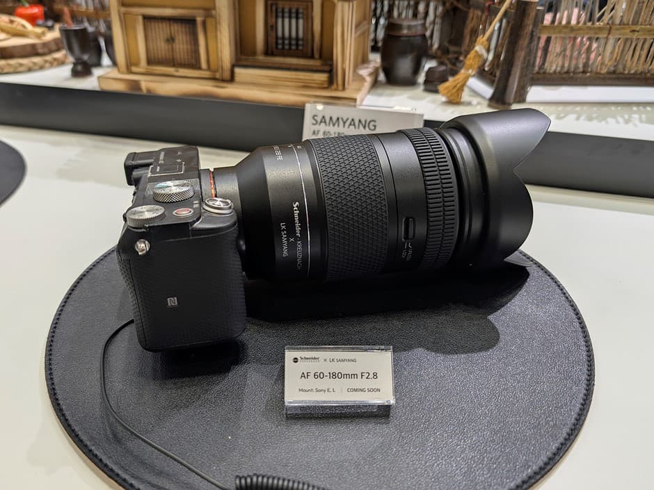 LK Samyang teases AF 60-180mm f/2.8 lens for Sony and L-mount