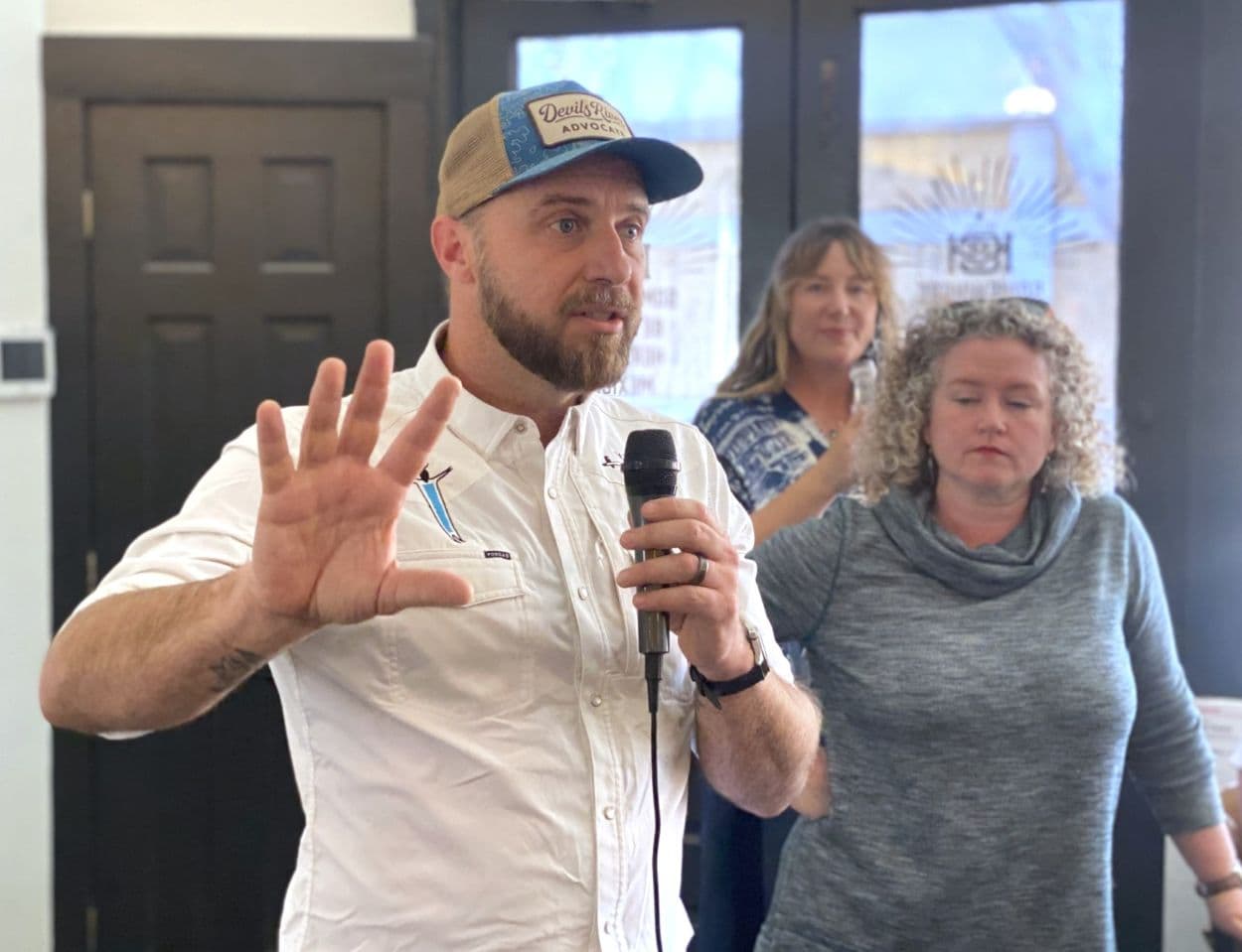 Del Rio Landowners Learn How to Fight Proposed High-Voltage Transmission Line