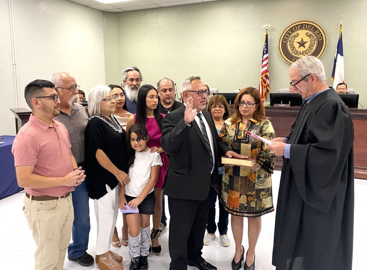 Leno Hernandez Jr. sworn in to Del Rio City Council District 2 seat