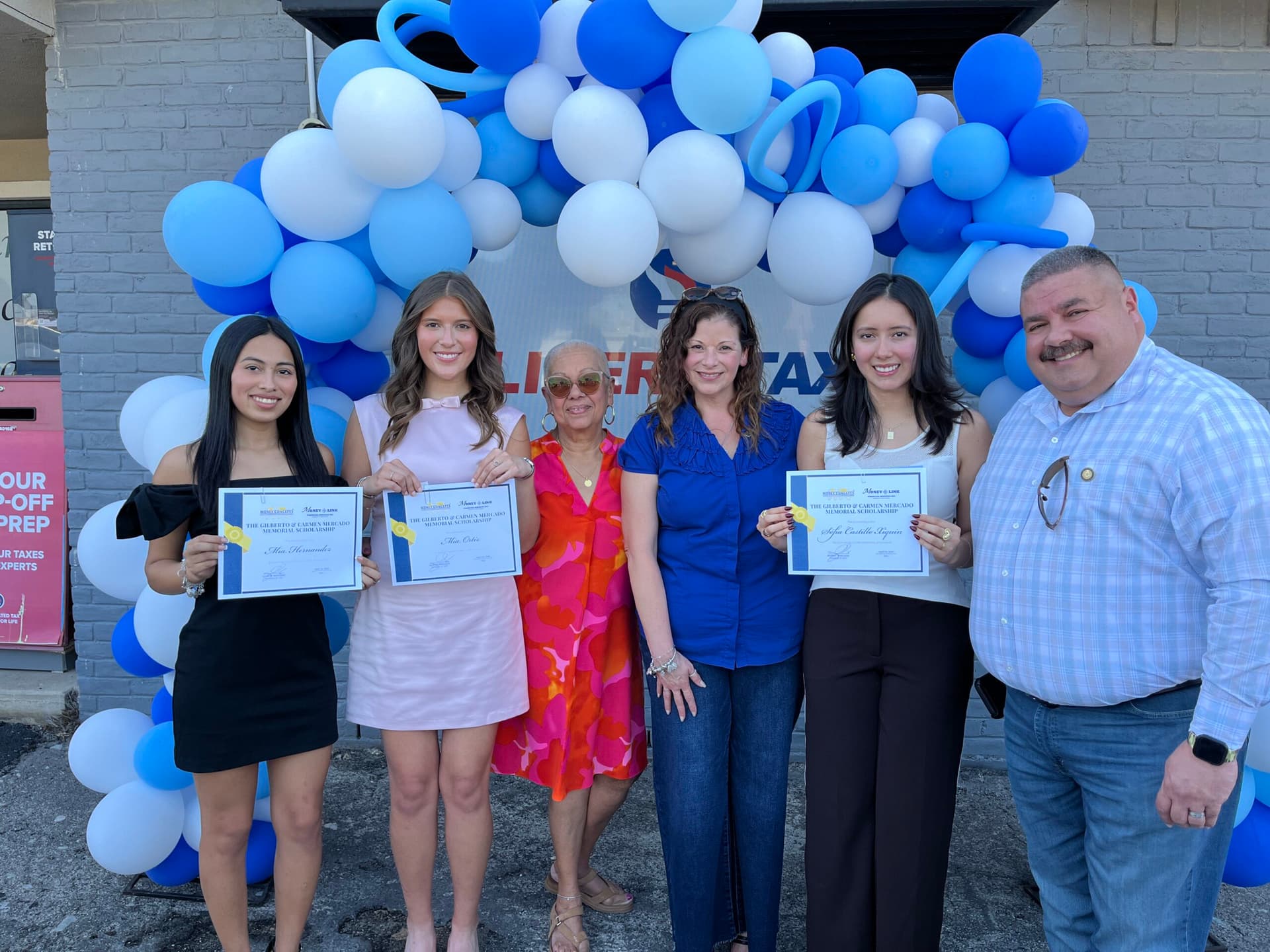 Money Link awards scholarships, reopens updated Del Rio office