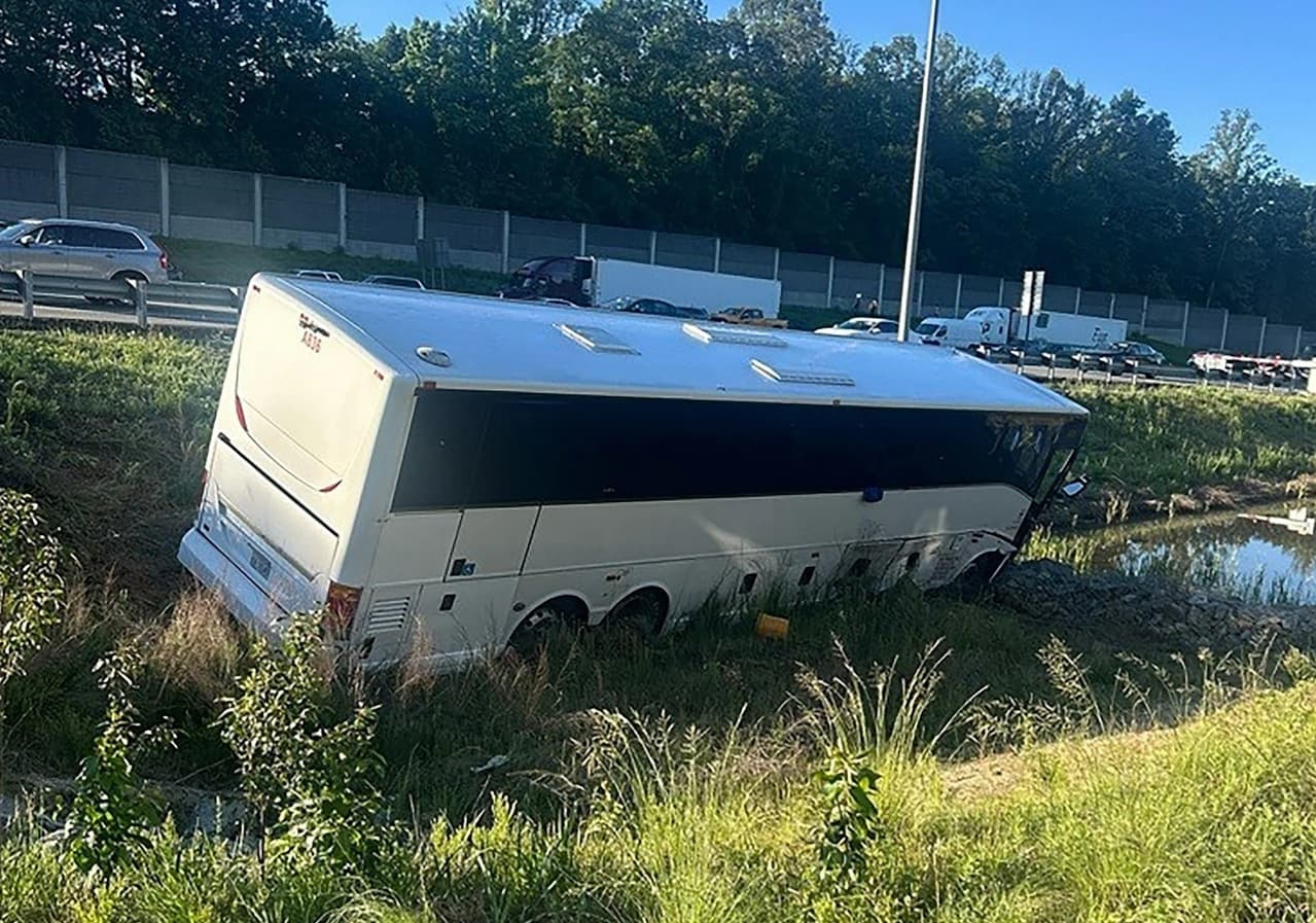 5 killed, including 2 children, in Virginia I-95 bus crash