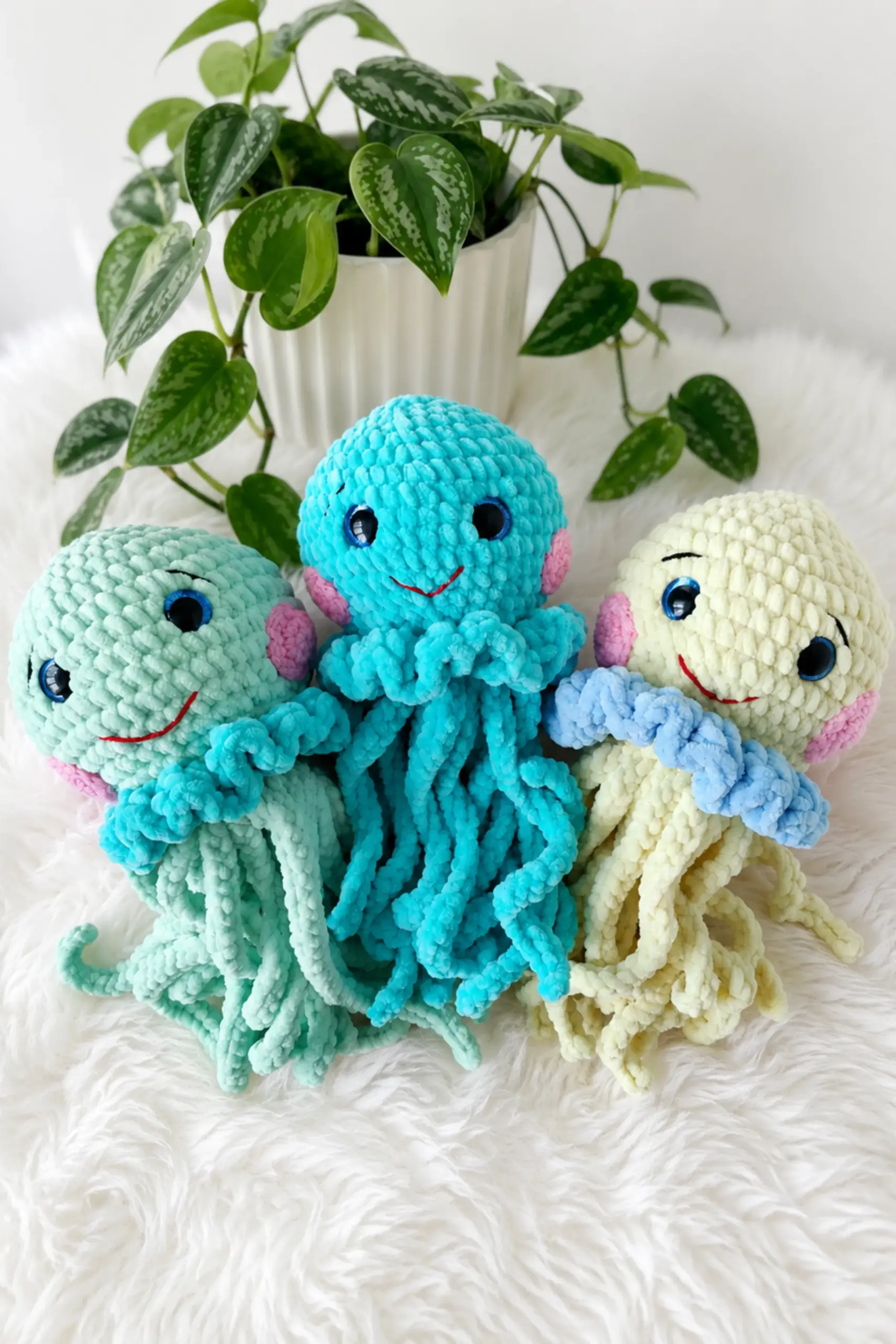 Crochet jellyfish pattern brings a soft, playful sea creature to life