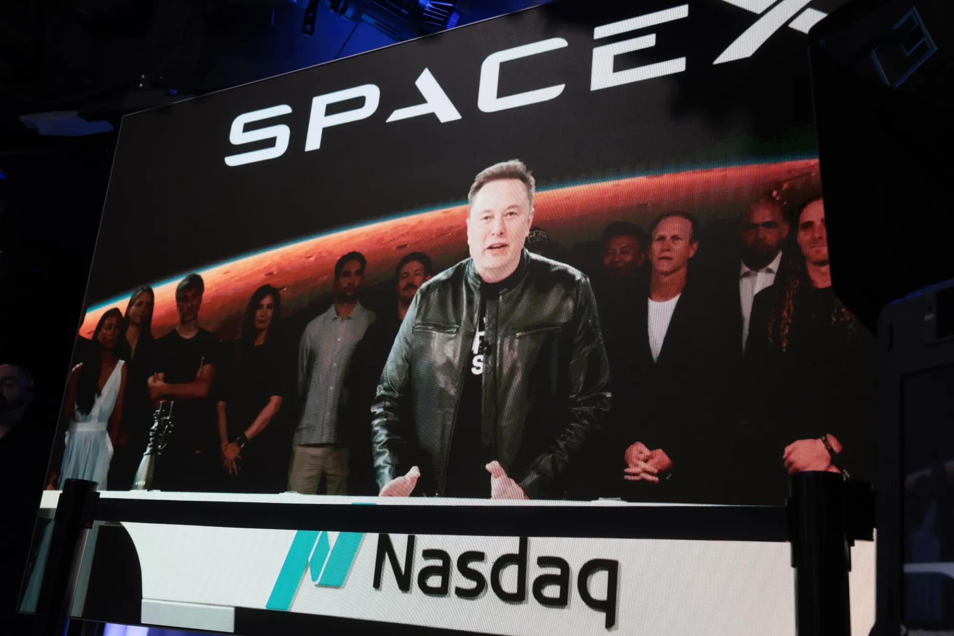 SpaceX turns to bond market after blockbuster IPO, cash tops $100 billion