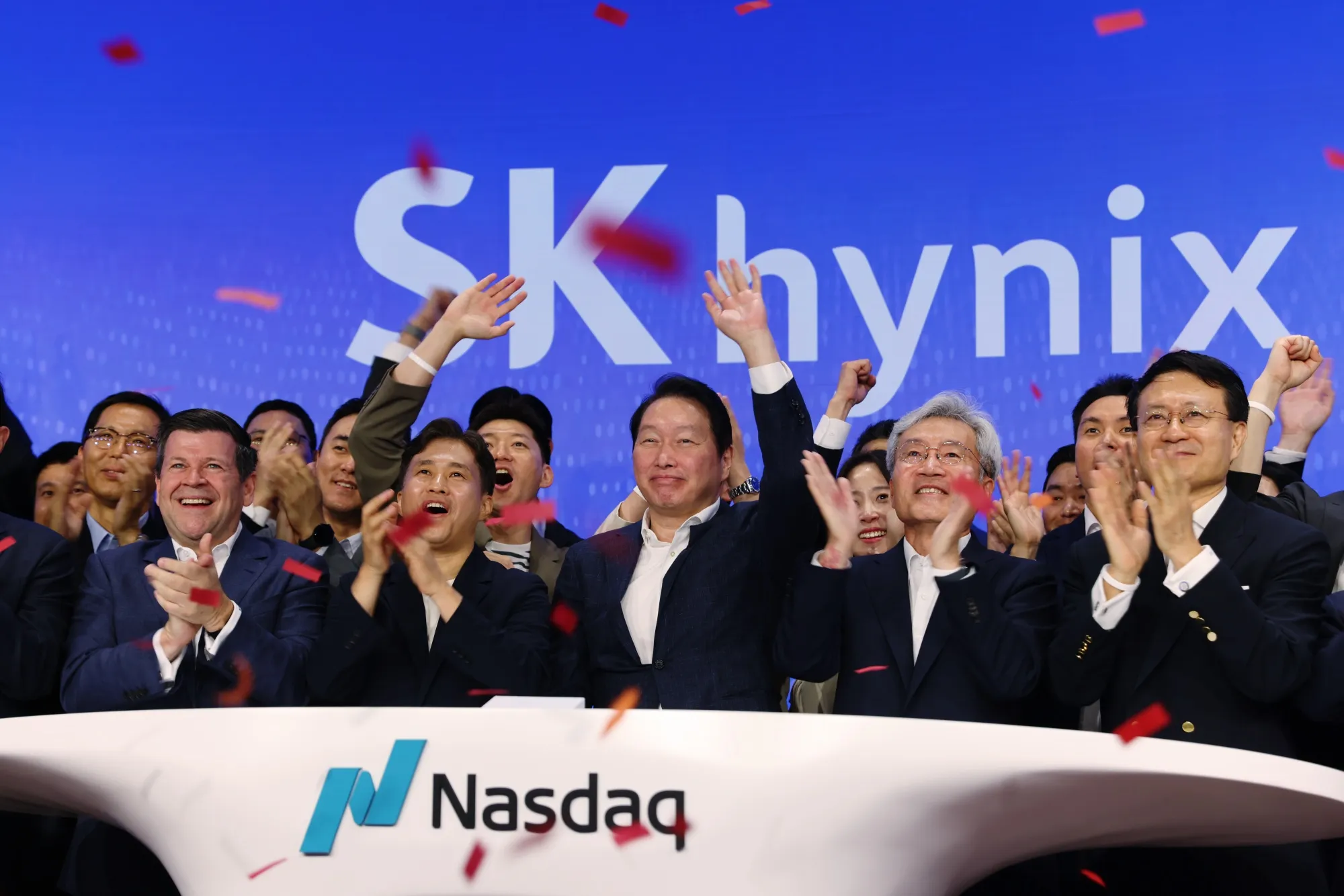 SK Hynix shares tumble in Seoul after blockbuster Nasdaq debut